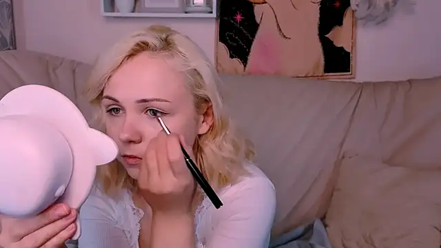 Charlotte Colinss online show from September 13, 2025, 3:17 am