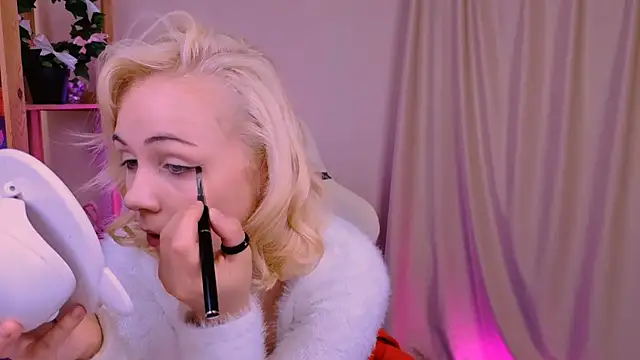 Charlotte Colinss online show from October 7, 2025, 3:40 am