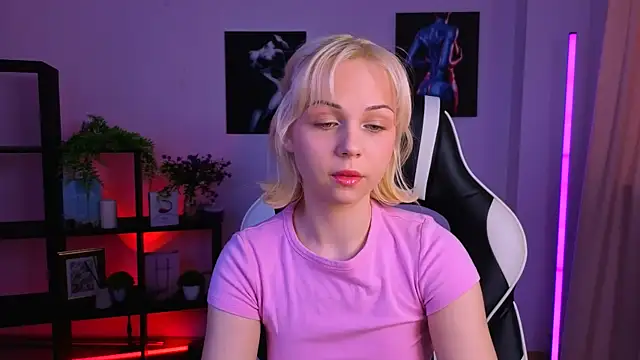 Charlotte Colinss online show from April 4, 2026, 3:57 am