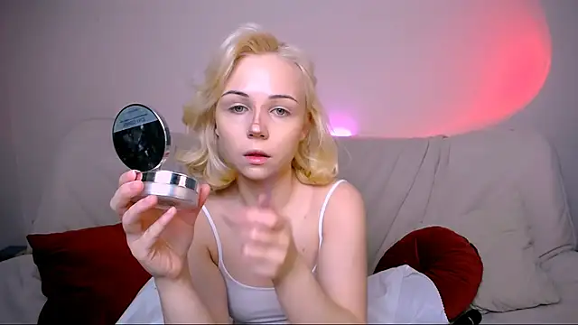 Charlotte Colinss online show from February 19, 2026, 3:36 am