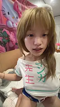 Snapshot of momo-2580 chatting on November 9, 2025, 9:35 am momo-2580 online show from November 9, 2025, 9:35 am