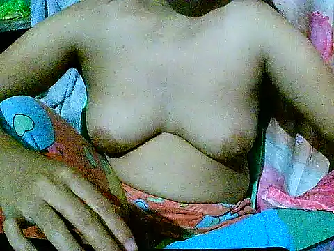 Snapshot of hotmom_pinay chatting on October 6, 2025, 6:52 pm hotmom pinay online show from October 6, 2025, 6:52 pm