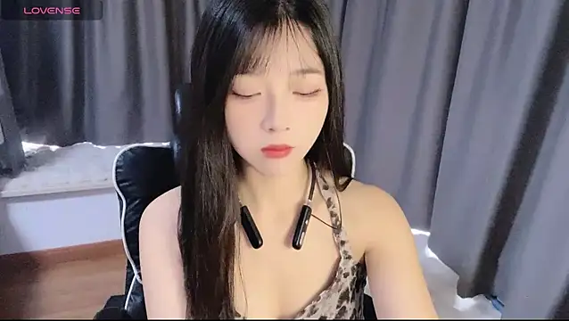 Cicicici-cc online show from November 3, 2025, 2:39 am