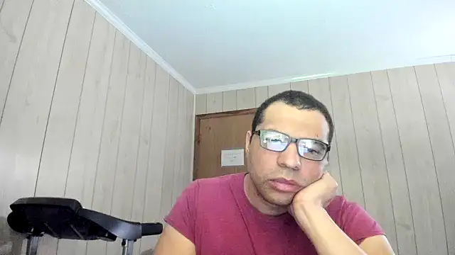Snapshot of NaturalBeautyQueen chatting on June 14, 2026, 7:59 pm NaturalBeautyQueen online show from June 14, 2026, 7:59 pm
