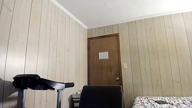 Snapshot of NaturalBeautyQueen chatting on July 21, 2026, 1:23 pm NaturalBeautyQueen online show from July 21, 2026, 1:23 pm