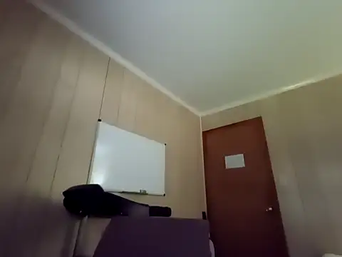 NaturalBeautyQueen online show from September 30, 2025, 1:39 pm