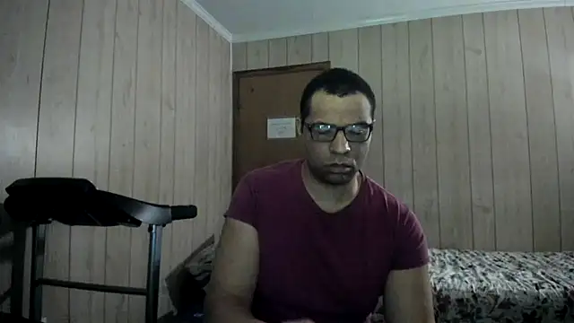 Snapshot of NaturalBeautyQueen chatting on June 16, 2026, 2:50 pm NaturalBeautyQueen online show from June 16, 2026, 2:50 pm