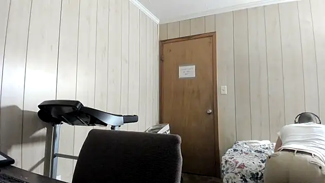 Snapshot of NaturalBeautyQueen chatting on June 30, 2026, 1:44 pm NaturalBeautyQueen online show from June 30, 2026, 1:44 pm