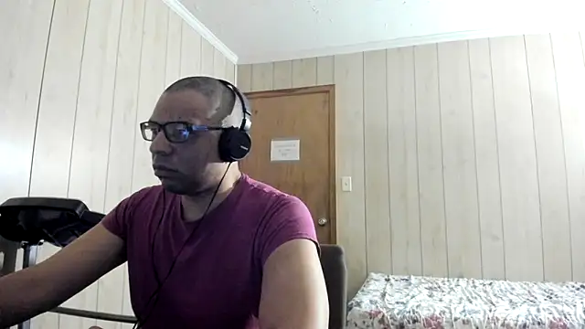Snapshot of NaturalBeautyQueen chatting on June 20, 2026, 5:18 pm NaturalBeautyQueen online show from June 20, 2026, 5:18 pm