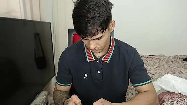 Alex mojica online show from October 15, 2025, 5:17 am