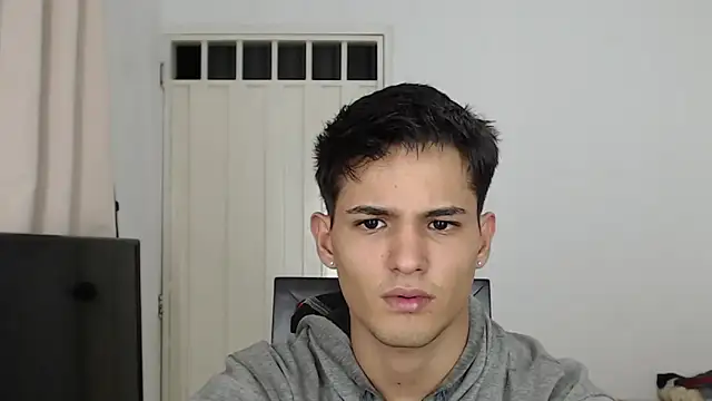 Alex mojica online show from November 11, 2025, 5:35 am