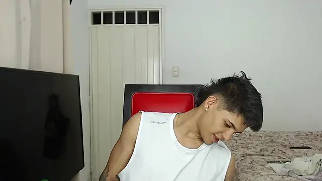 Alex mojica online show from October 25, 2025, 5:06 am