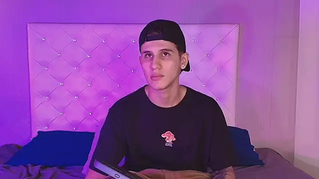 Snapshot of _realwav chatting on October 28, 2025, 6:56 am realwav online show from October 28, 2025, 6:56 am