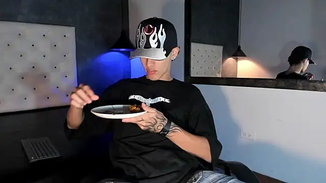 Snapshot of _realwav chatting on December 19, 2025, 7:55 am realwav online show from December 19, 2025, 7:55 am