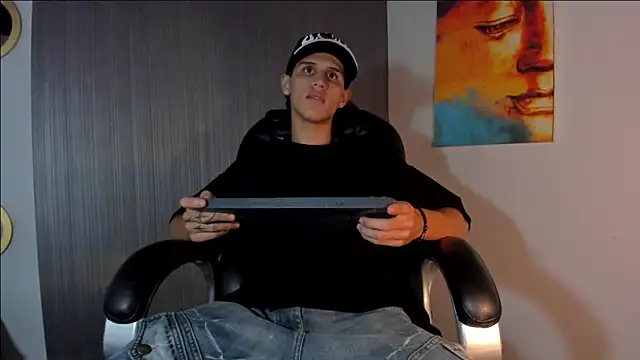 Snapshot of _realwav chatting on December 21, 2025, 11:34 am realwav online show from December 21, 2025, 11:34 am