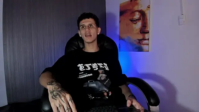 Snapshot of _realwav chatting on December 3, 2025, 8:58 am realwav online show from December 3, 2025, 8:58 am