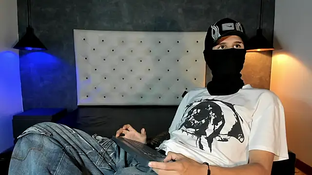 Snapshot of _realwav chatting on January 17, 2026, 4:43 pm realwav online show from January 17, 2026, 4:43 pm