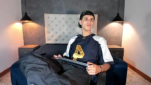 Snapshot of _realwav chatting on December 18, 2025, 6:29 am realwav online show from December 18, 2025, 6:29 am