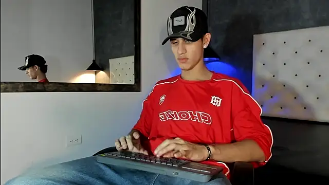 Snapshot of _realwav chatting on November 7, 2025, 5:28 pm realwav online show from November 7, 2025, 5:28 pm