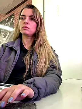 Snapshot of SweetGraciosa chatting on October 15, 2025, 12:02 pm SweetGraciosa online show from October 15, 2025, 12:02 pm