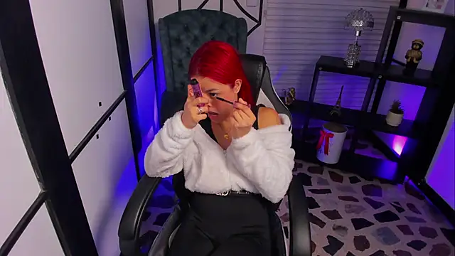 NahomiRichards  online show from October 21, 2025, 4:56 am