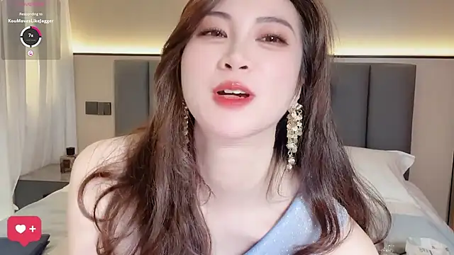 wuyueaini online show from December 14, 2025, 6:30 am