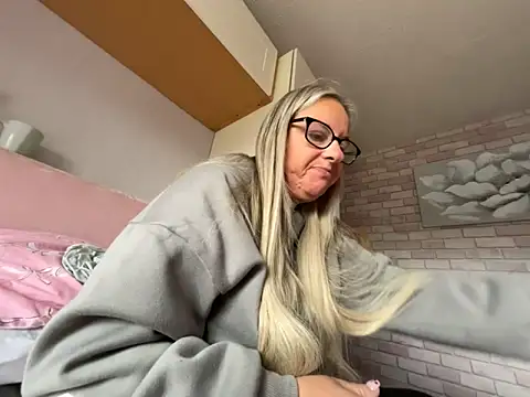 Anastasia-BlondeXX online show from April 9, 2026, 11:27 am