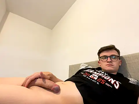 Eternelfrisson online show from September 27, 2025, 4:35 pm