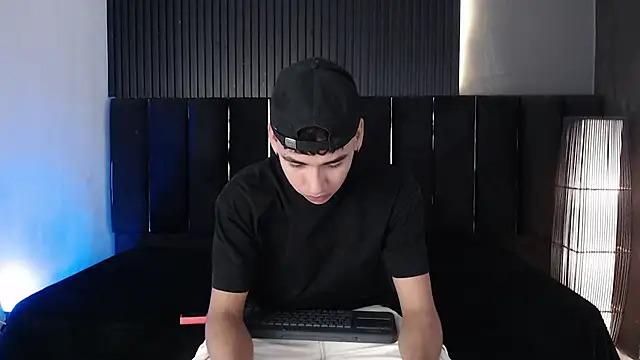 Snapshot of Dominic_ghost chatting on March 4, 2026, 12:07 am Dominic ghost online show from March 4, 2026, 12:07 am