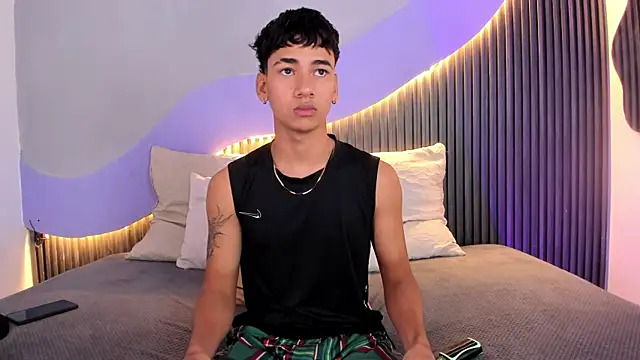 Snapshot of Dominic_ghost chatting on November 25, 2025, 2:01 am Dominic ghost online show from November 25, 2025, 2:01 am