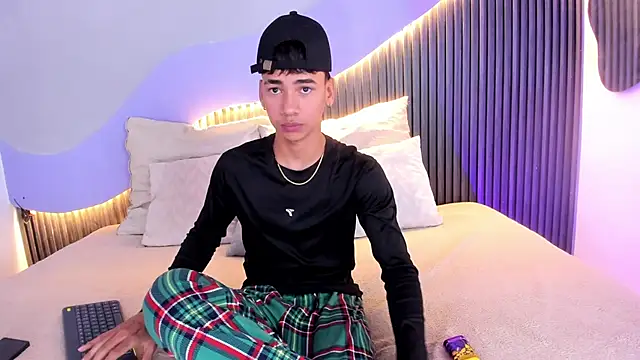 Snapshot of Dominic_ghost chatting on November 7, 2025, 4:06 am Dominic ghost online show from November 7, 2025, 4:06 am