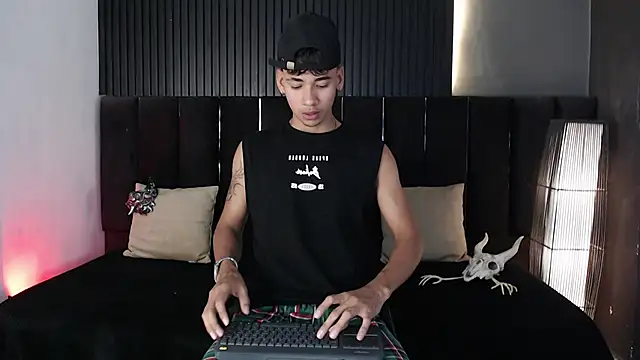 Snapshot of Dominic_ghost chatting on October 14, 2025, 8:31 pm Dominic ghost online show from October 14, 2025, 8:31 pm