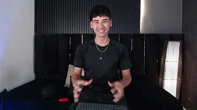 Snapshot of Dominic_ghost chatting on April 12, 2026, 10:13 pm Dominic ghost online show from April 12, 2026, 10:13 pm