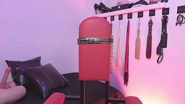 elowen halley1 online show from February 6, 2026, 8:05 pm