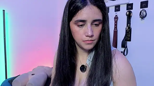 elowen halley1 online show from February 13, 2026, 8:09 pm