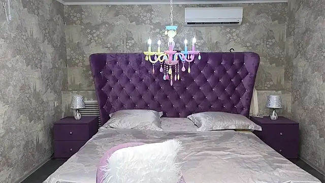 Eloisa Eliot online show from September 20, 2025, 2:22 pm