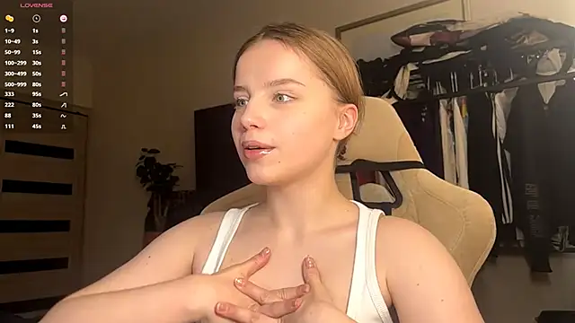 Snapshot of GabiMeshuggah chatting on April 13, 2026, 10:08 am GabiMeshuggah online show from April 13, 2026, 10:08 am