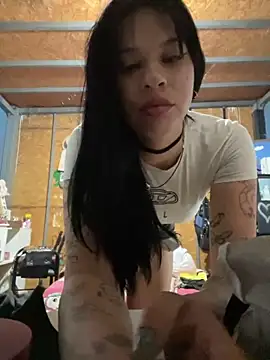 ketchupp5 online show from November 25, 2025, 1:39 am