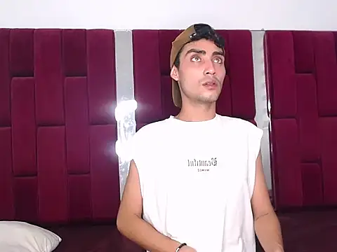 Snapshot of Valentin_Rizzi chatting on October 4, 2025, 5:53 am Valentin Rizzi online show from October 4, 2025, 5:53 am