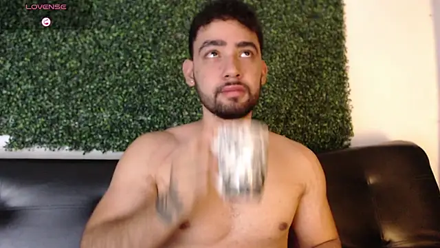 Snapshot of sam_ford_2 chatting on April 12, 2026, 12:03 am sam ford 2 online show from April 12, 2026, 12:03 am