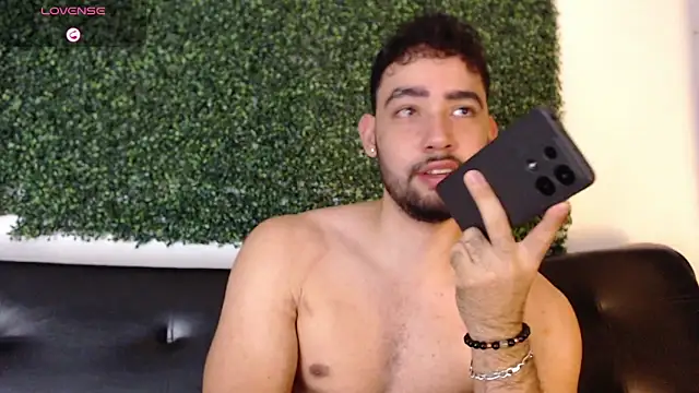 Snapshot of sam_ford_2 chatting on April 9, 2026, 12:56 am sam ford 2 online show from April 9, 2026, 12:56 am