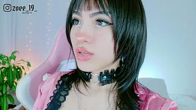 cuteezoe online show from May 2, 2026, 4:07 am