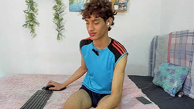 Peterfrost19 online show from November 9, 2025, 3:32 am