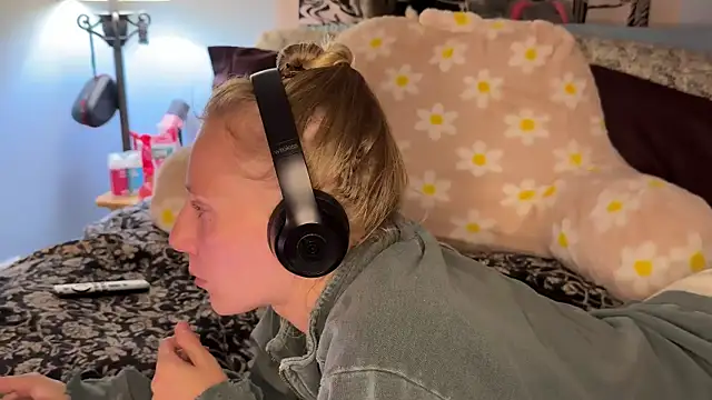 Snapshot of onlysunidreamss chatting on November 27, 2025, 2:34 am onlysunidreamss online show from November 27, 2025, 2:34 am