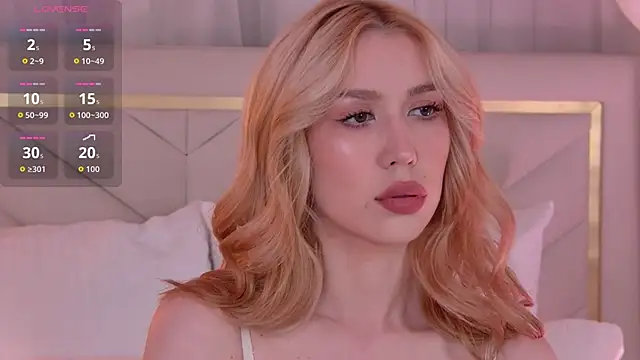 VelvetHell online show from September 15, 2025, 3:40 am