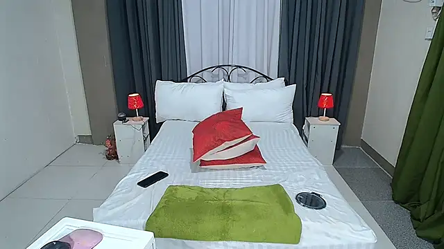 Snapshot of petitetsbigloads chatting on January 10, 2026, 9:32 pm petitetsbigloads online show from January 10, 2026, 9:32 pm