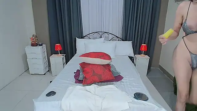 Snapshot of petitetsbigloads chatting on January 7, 2026, 7:52 pm petitetsbigloads online show from January 7, 2026, 7:52 pm