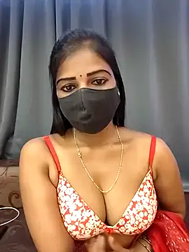 Misss-julli online show from October 31, 2025, 7:16 am