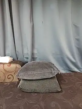 Snapshot of Misss-julli chatting on March 10, 2026, 12:25 am Misss-julli online show from March 10, 2026, 12:25 am