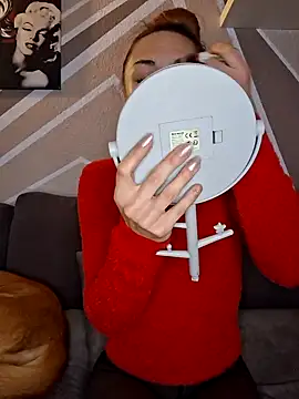 SlimBellaa online show from December 19, 2025, 7:38 pm